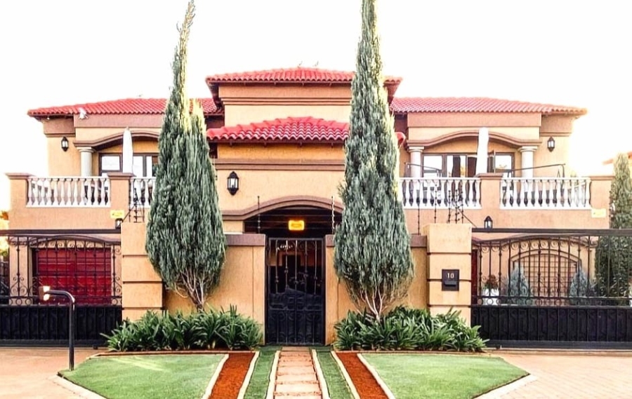 4 Bedroom Property for Sale in Van Der Hoff Park North West